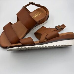 GUC Bertuchi Brown Leather Sandals Size 38 (8.5)